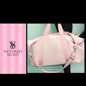 🎁NWT Victoria's Secret 2025 Metallic Pink Duffle Bag